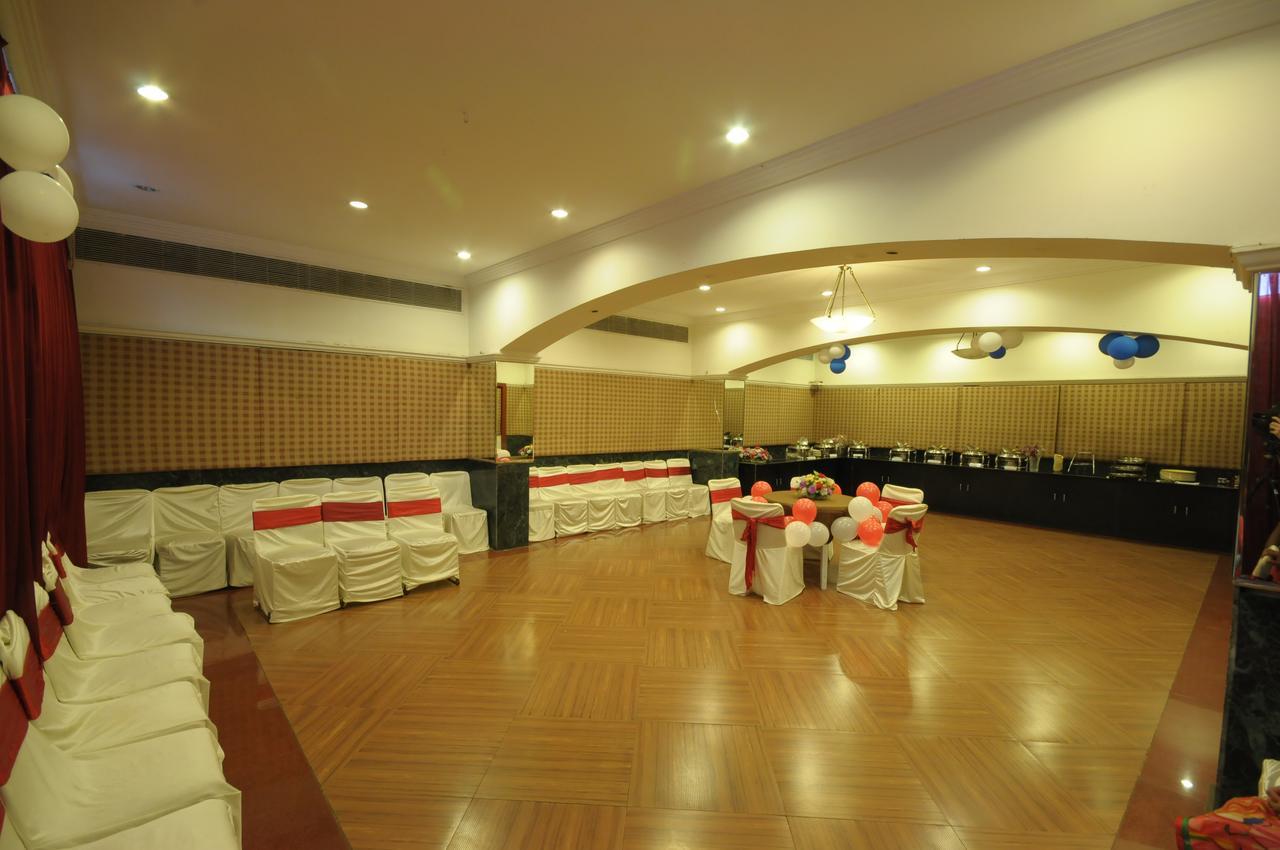 Hotel Grape City Nashik Esterno foto